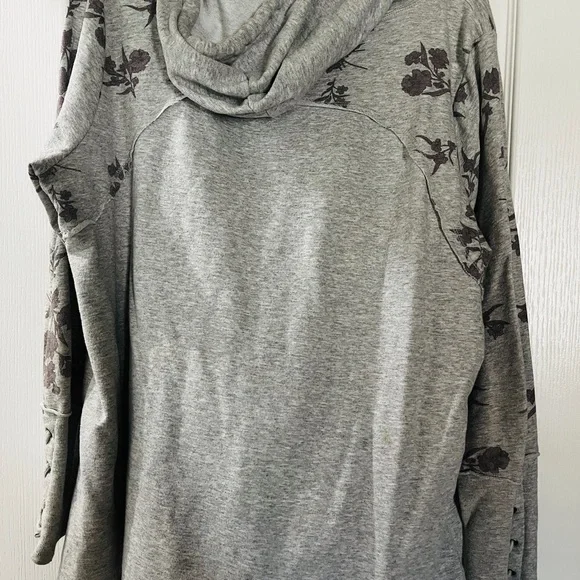 Maurice’s lace up sleeve light weight Sweatshirt - Picture 5 of 6